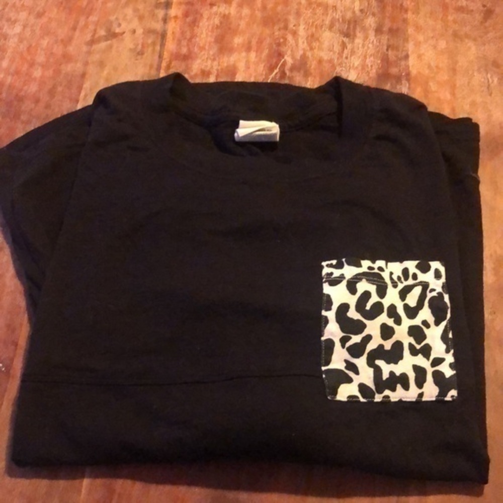 Pink Victoria’s Secret long sleeve leopard pocket tee shirt sz xs